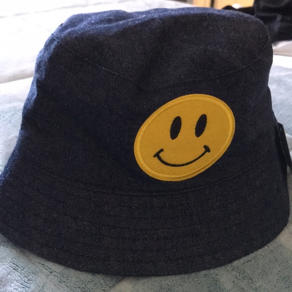 ❤️NEW!!!❤️ Emoji bucket hat. - Picture 5 of 8